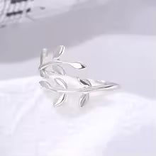 The Laurel Ring – A Symbol of Grace