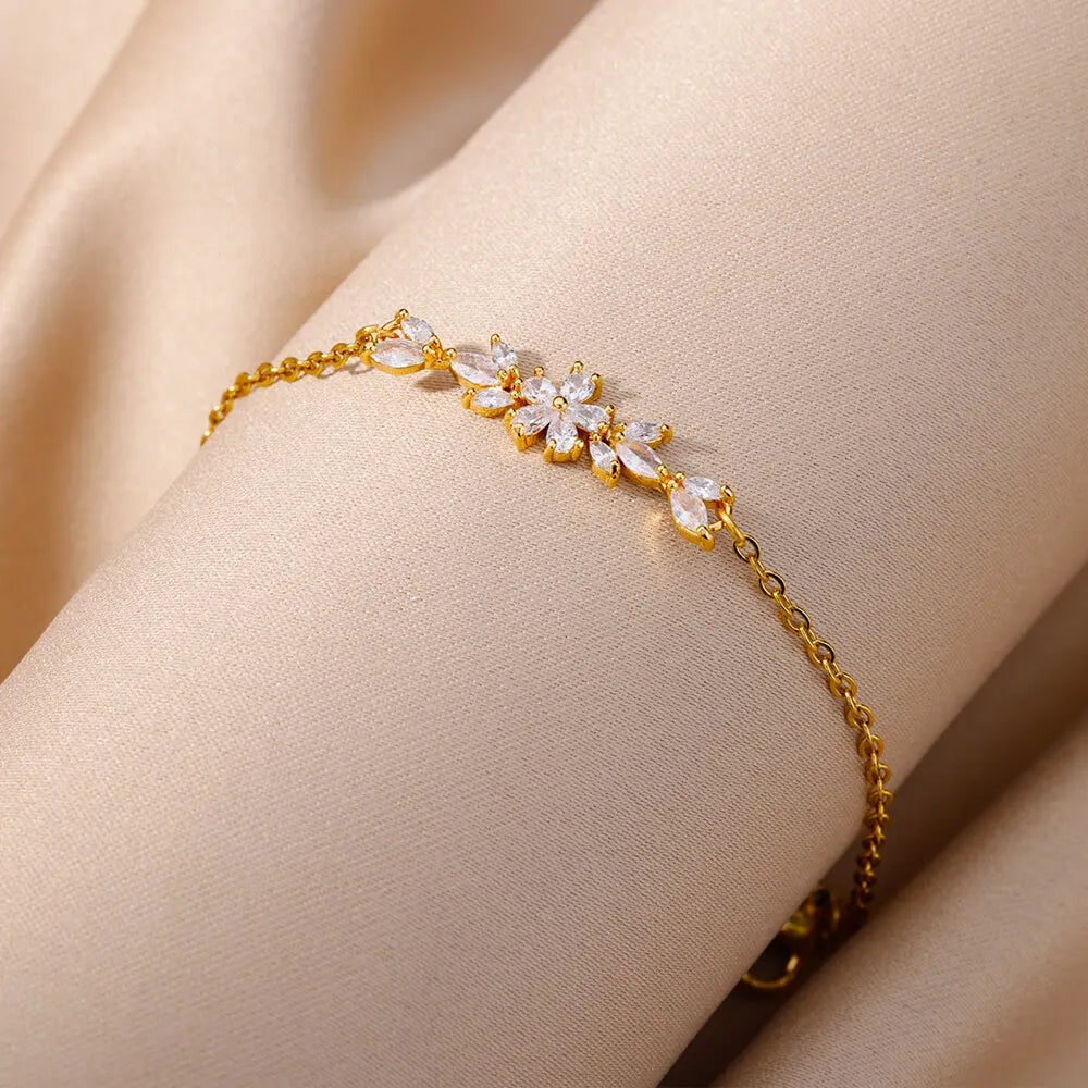 Sparkling Floral Zircon Bracelet